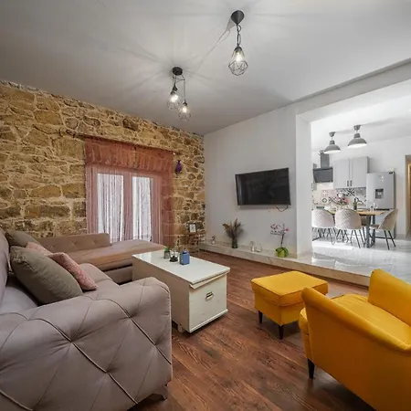 فيلة Grandma's House *